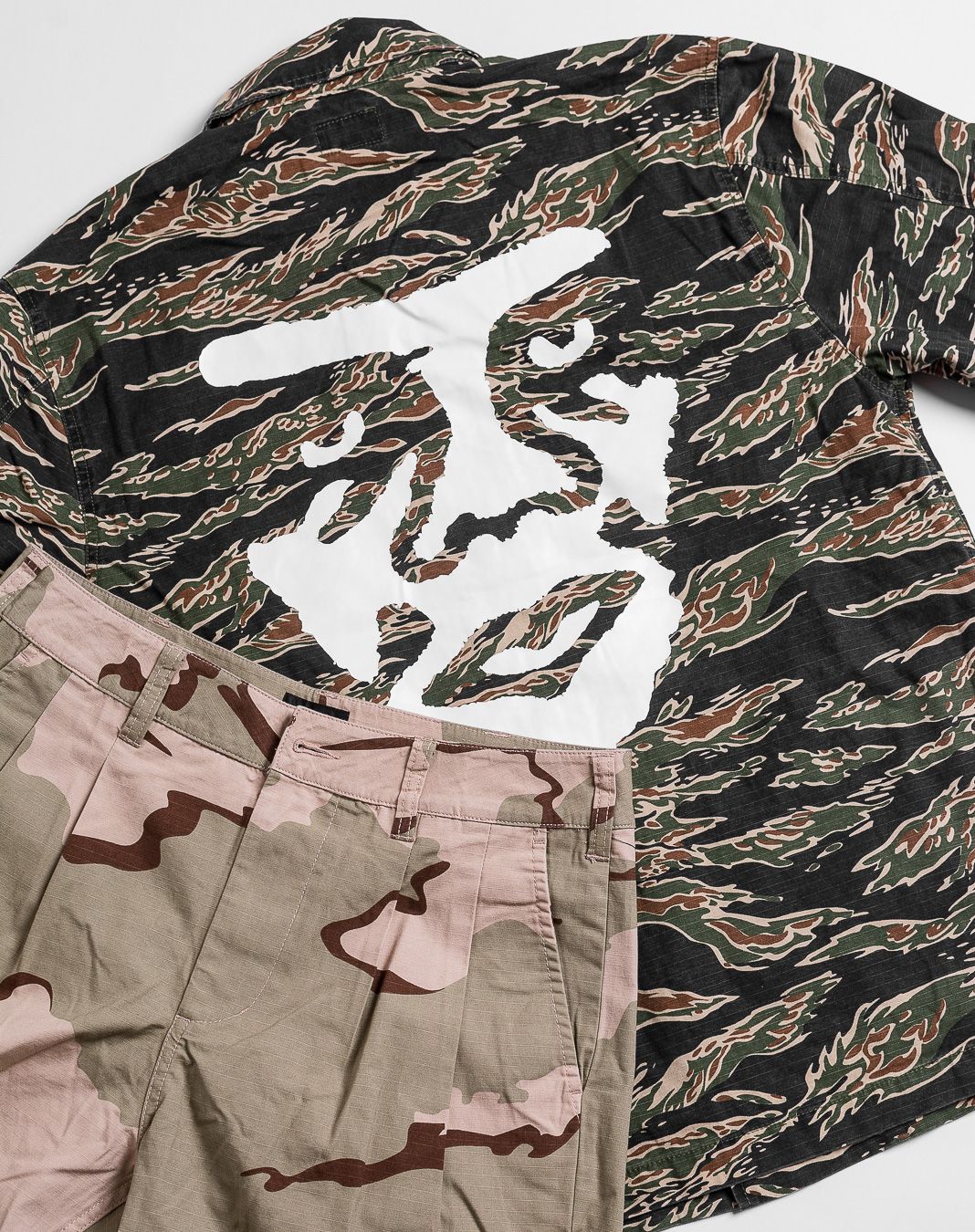 Kraťasy OBEY Fubar Pleated Camo Short Desert Camo 172100072-DEC