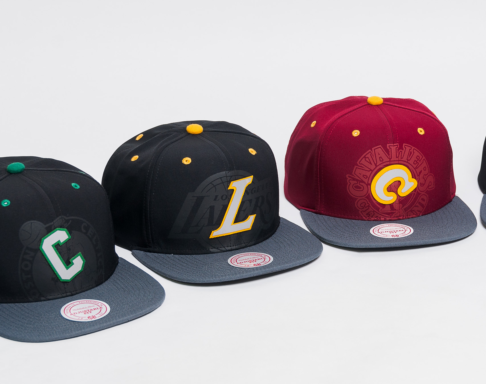 Kšiltovka Mitchell & Ness Reflective 2 Tone Cleveland Cavaliers Snapback