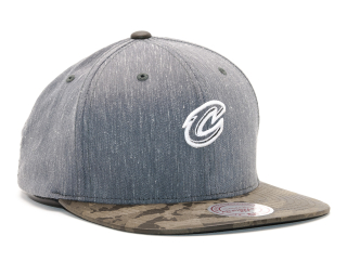 Kšiltovka Mitchell & Ness Trench 110 SB Cleveland Cavaliers Charcoal/Camo Snapback